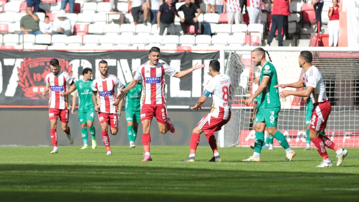 Antalyaspor, Bodrum FK’yı üç golle geçti