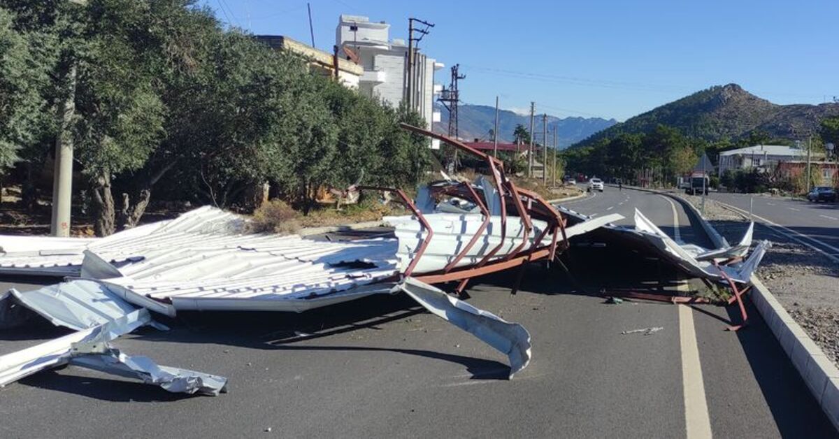 Mersin’de fırtına can aldı